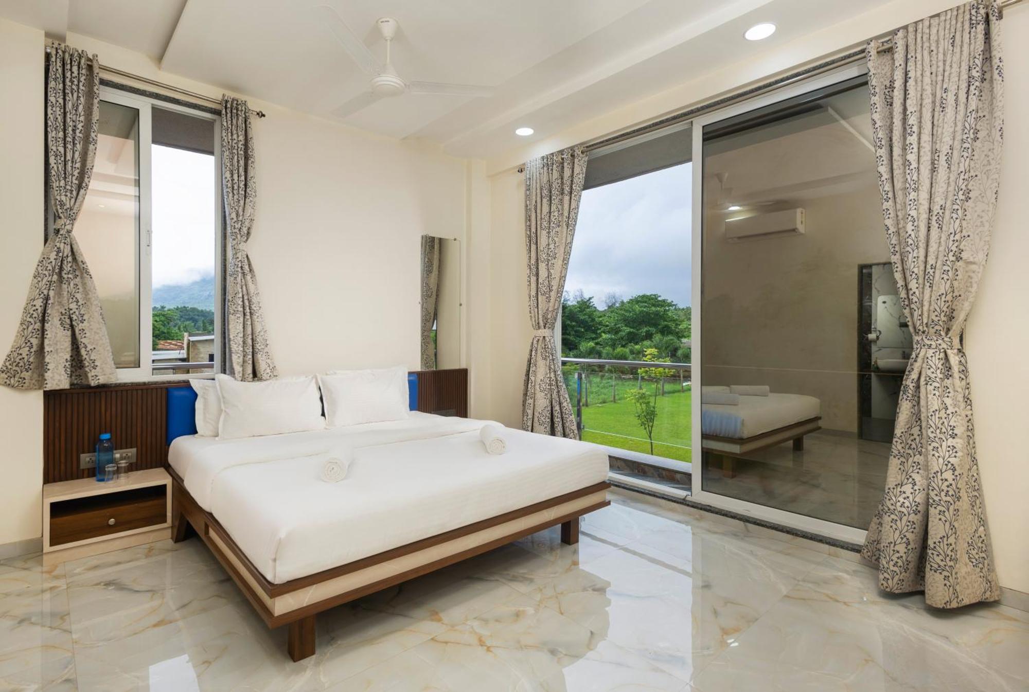 Stayscape Shreeji Farms 4Bhk 卡尔贾特 外观 照片